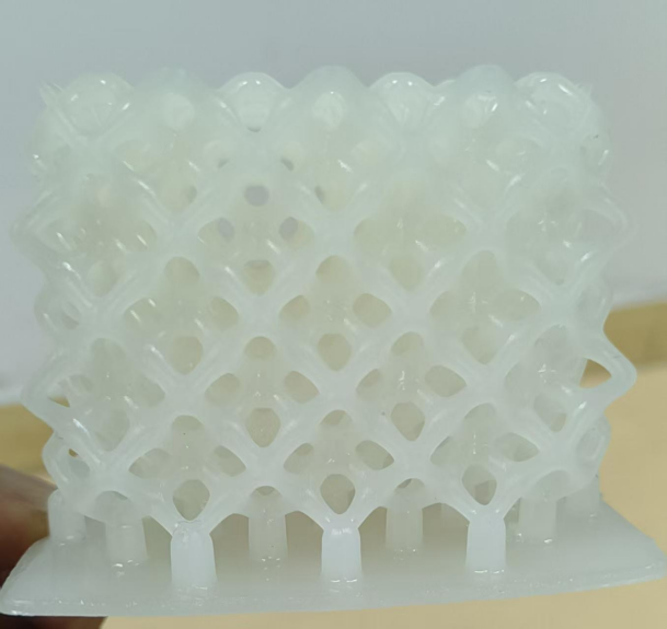 UVU6203-3DK1 is a two-component (A/B) dual-cure aliphatic polyurethane polyurea methacrylate elastomer resin with skin-friendly properties. Designed for DLP 3D printing, it features high precision, moderate viscosity, no NCO or organotin, low odor, light color, excellent toughness, tensile strength, tear resistance, flexibility, elongation at break, elasticity, skin-friendly texture, photosensitivity, and wear resistance.